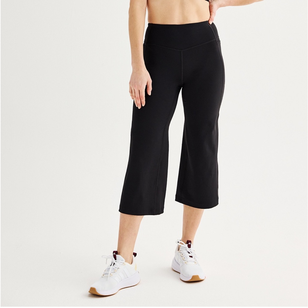 TIME AND TRU CROPED STRETCHY PANTS